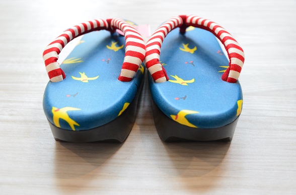 KIMONO姫メイドインジャパン編掲載作家様【HARUぞうりとキモノコモノ屋】草履　「つばめ」　Mサイズ