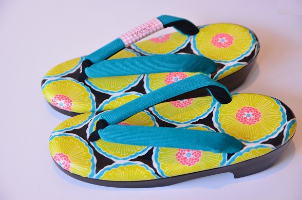 KIMONO姫メイドインジャパン編掲載作家様【HARUぞうりとキモノコモノ屋】草履 「キウイフラワー」 Mサイズ