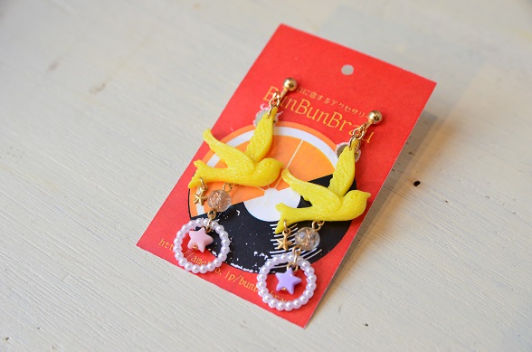  【BunBunBrau】星と旅するツバメイヤリング（イエロー）