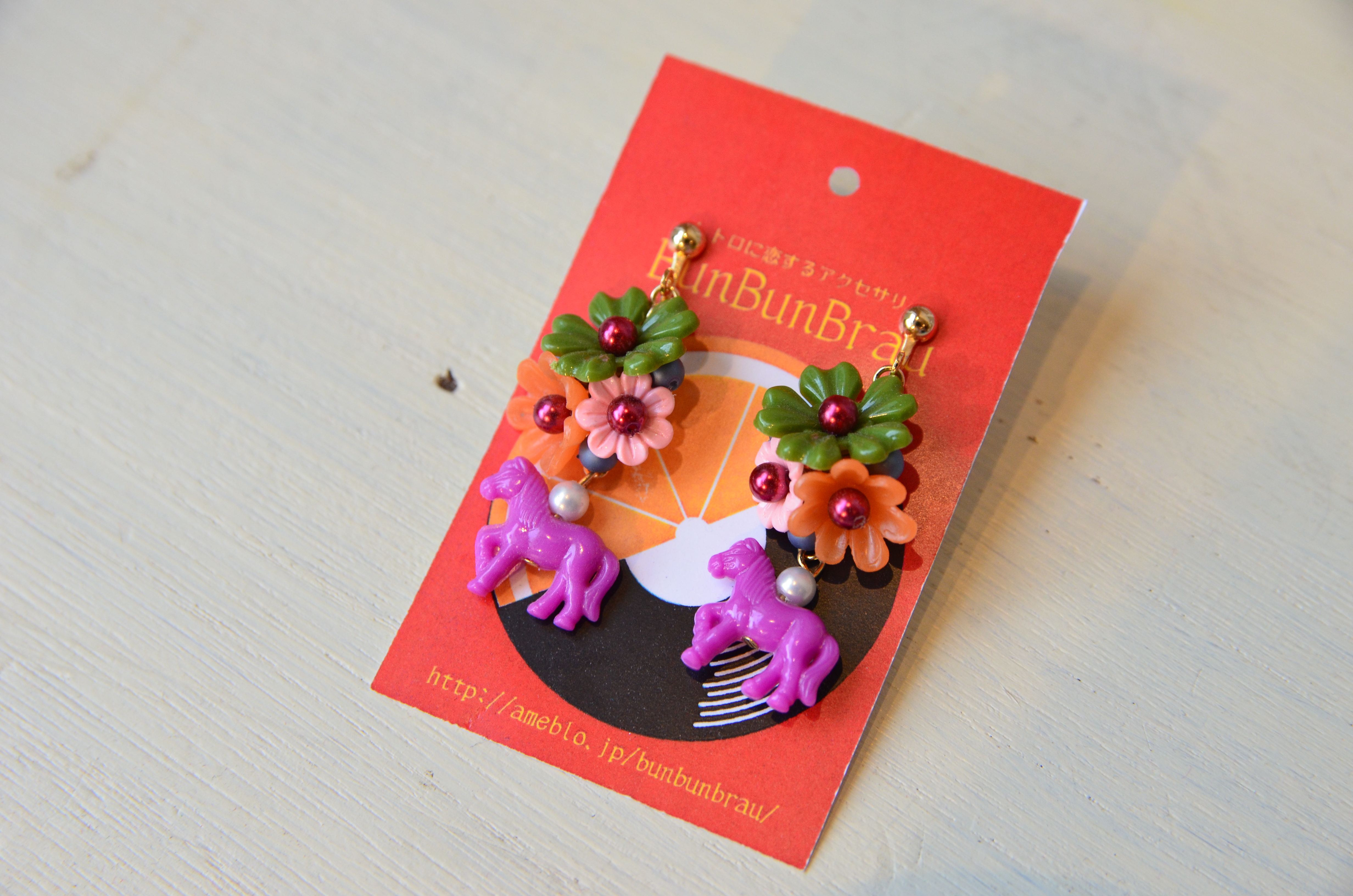  【BunBunBrau】レトロブーケとポニーイヤリング（パープル）