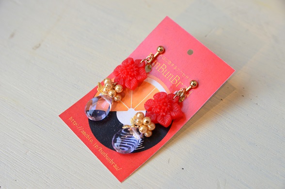  【BunBunBrau】ブーケとはちみつドロップイヤリング（赤）