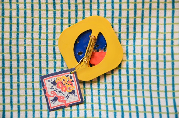  【シスター社】だっこちゃん帯留ブローチ