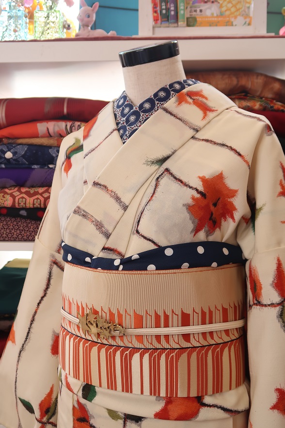 柔らか生成りに秋の葉柄ウール単衣きもの【身丈144cm】