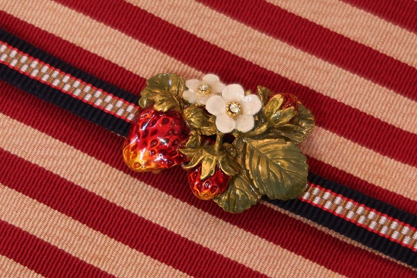 【数-suu-】いちごの帯留