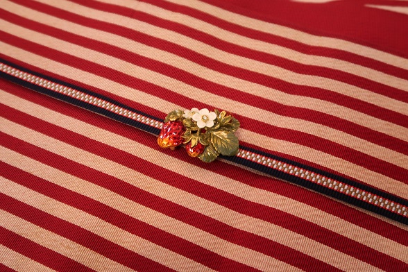 【数-suu-】いちごの帯留