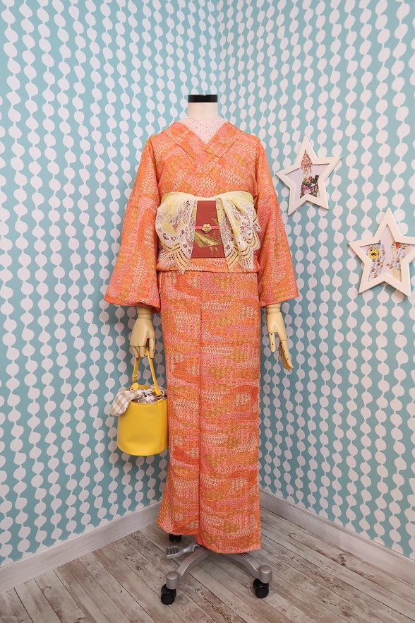 ふんわりピンクオレンジの幾何学柄ウール単衣きもの【身丈148.5cm】