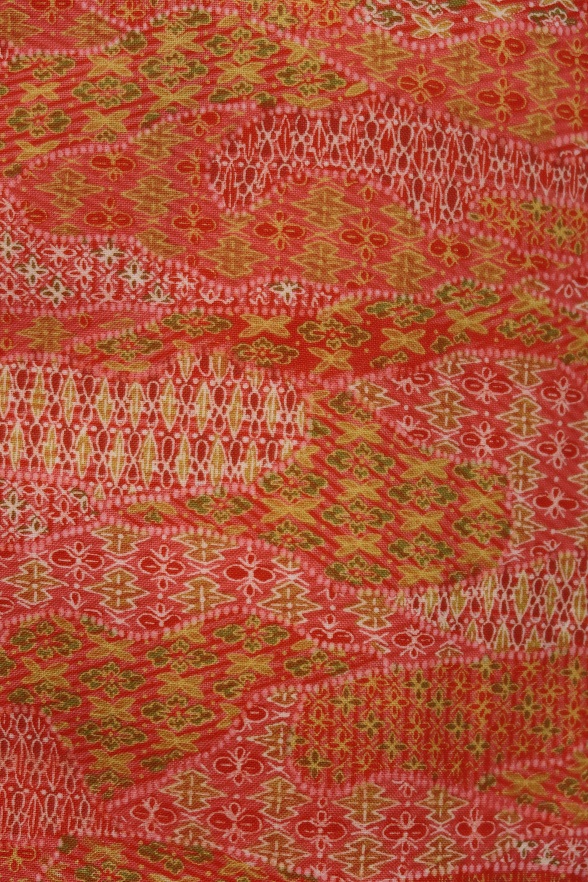 ふんわりピンクオレンジの幾何学柄ウール単衣きもの【身丈148.5cm】