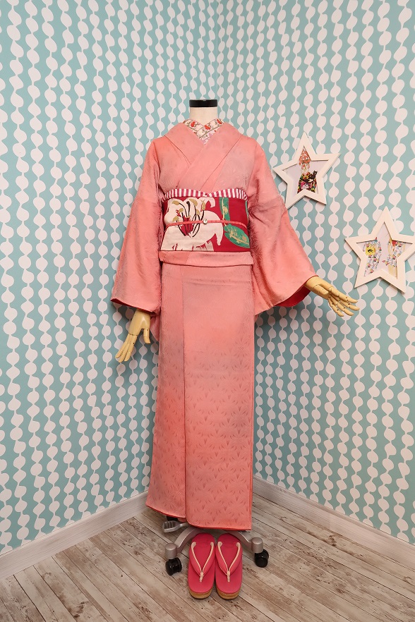 笹柄地紋の暈しピンク色無地袷きもの【身丈154cm】