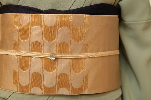 ゴールドの幾何学柄九寸名古屋帯【全長349.5cm】 