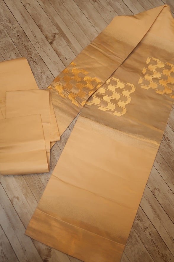 ゴールドの幾何学柄九寸名古屋帯【全長349.5cm】 