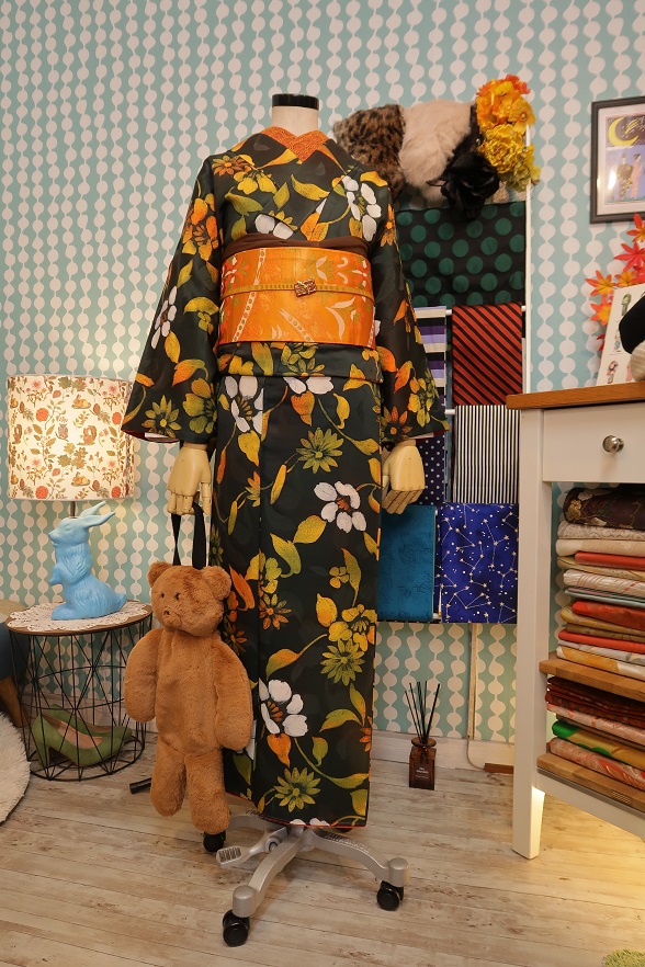 しっとりグレーブラックの花柄染め袷きもの【身丈152×裄丈65】