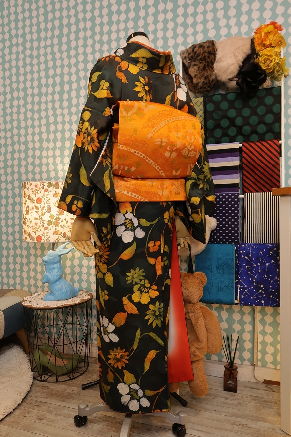 しっとりグレーブラックの花柄染め袷きもの【身丈152×裄丈65】