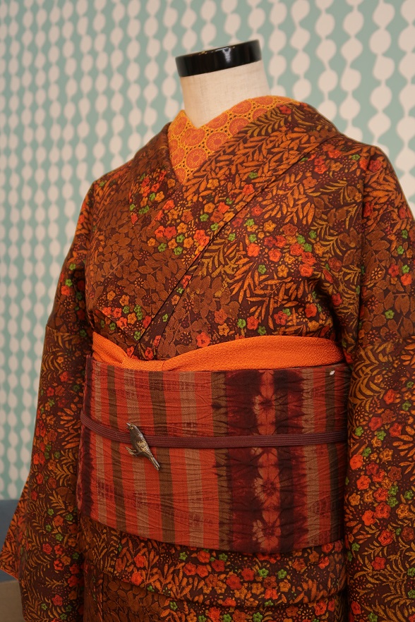 焦がしブラウンのカラフル花柄袷きもの【身丈151×裄丈65】