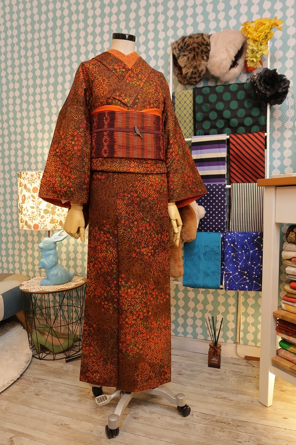 焦がしブラウンのカラフル花柄袷きもの【身丈151×裄丈65】