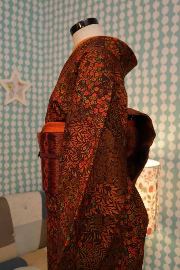 焦がしブラウンのカラフル花柄袷きもの【身丈151×裄丈65】