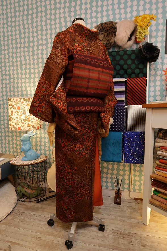 焦がしブラウンのカラフル花柄袷きもの【身丈151×裄丈65】