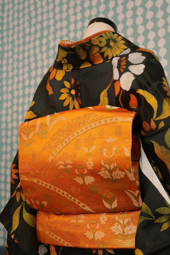 ゆらぎオレンジの花唐草模様九寸名古屋帯【全長358.5cm】 