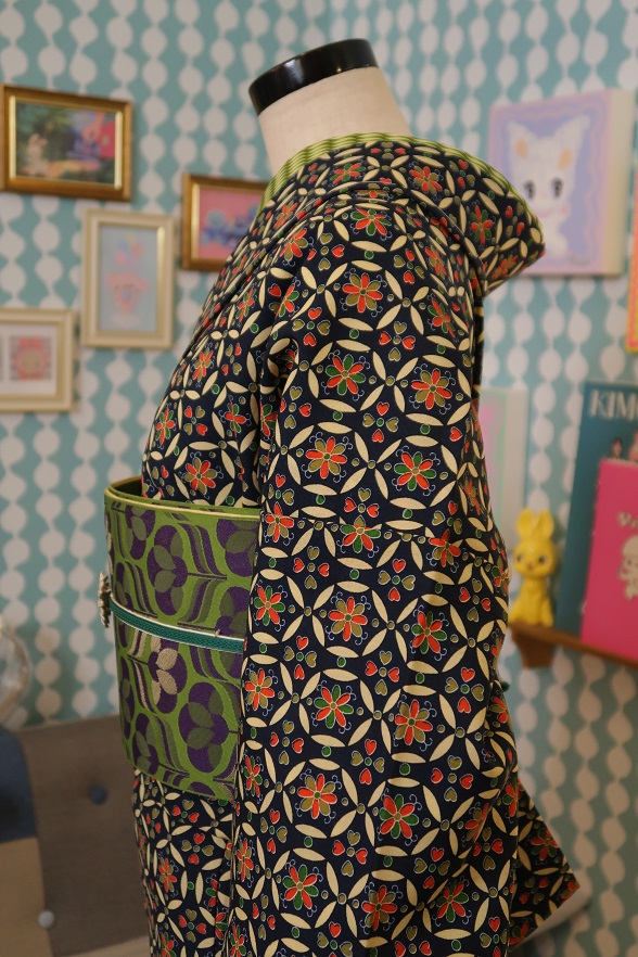 昭和レトロな小花柄ウール単衣着物【身丈153×裄丈63】